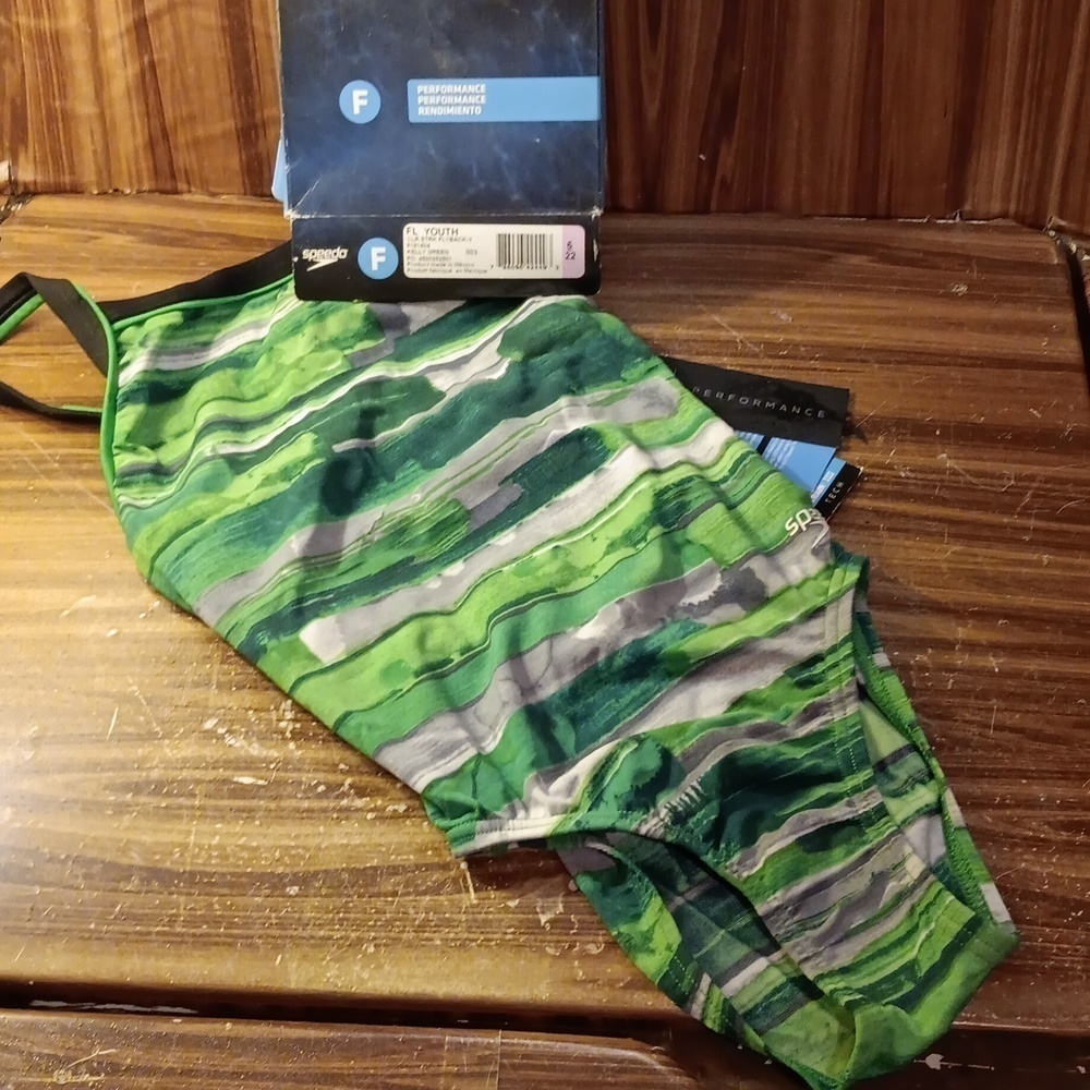 Speedo Performance swimwear green kids 6 nwt